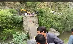 बंजार में एनएच-305 का मंगलौर पुल रातोंरात ढहा, यातायात ठप