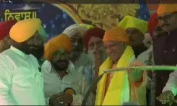 सीएम योगी खालसा सृजन दिवस एवं बैसाखी पर यहियागंज गुरुद्वारे में आयोजित कार्यक्रम में हुए शामिल