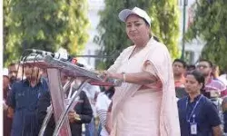 दिल्ली की मुख्यमंत्री रेखा गुप्ता ने वॉकथॉन को दिखाई हरी झंडी