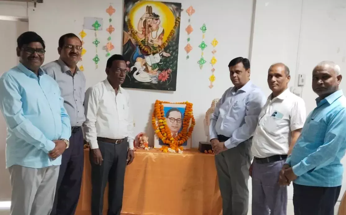 рд╕рд╛рдорд╛рдЬрд┐рдХ рд╕рдорд░рд╕рддрд╛ рдХреЗ рдкреНрд░рдгреЗрддрд╛ рднреАрдорд░рд╛рд╡ рдЕрдВрдмреЗрдбрдХрд░рдГ рдкреНрд░реЛ0 рдЖрд╢реБрддреЛрд╖ рд╕рд┐рдиреНрд╣рд╛ рд╕рд╛рдорд╛рдЬрд┐рдХ рд╕рдорд░рд╕рддрд╛ рдХреЗ рдкреНрд░рдгреЗрддрд╛ рднреАрдорд░рд╛рд╡ рдЕрдВрдмреЗрдбрдХрд░рдГ рдкреНрд░реЛ0 рдЖрд╢реБрддреЛрд╖ рд╕рд┐рдиреНрд╣рд╛