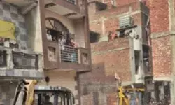 दिल्ली: मुस्तफाबाद में इमारत गिरने से 4 की मौत, सीएम ने जताया दुख