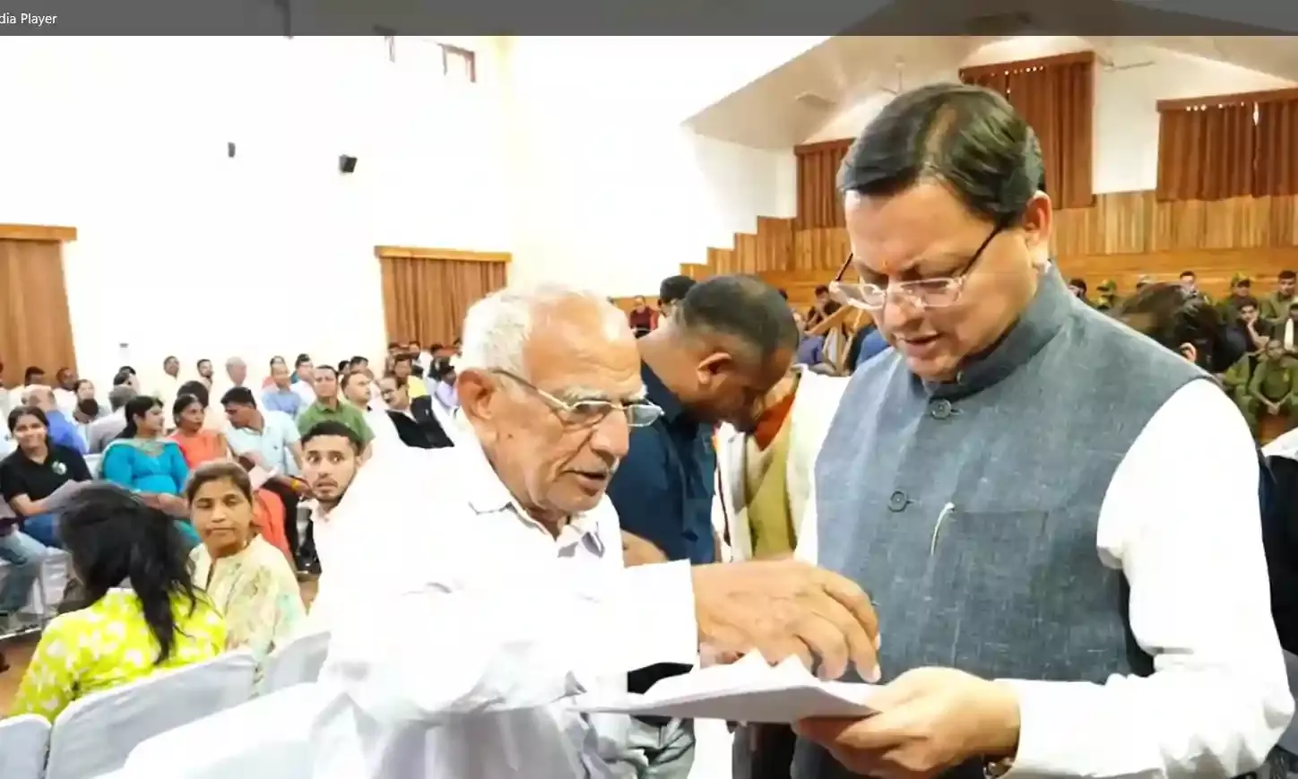 उत्तराखंड: मुख्य सेवक सदन में प्रदेशभर से पहुंचे लोग, मुख्यमंत्री पुष्कर सिंह धामी ने सुनी जनसमस्याएं