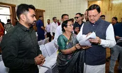 मुख्यमंत्री पुष्कर सिंह धामी ने देहरादून में आम लोगों की समस्याएं सुनीं, अधिकारियों को जल्द समाधान करने के दिये निर्देश।