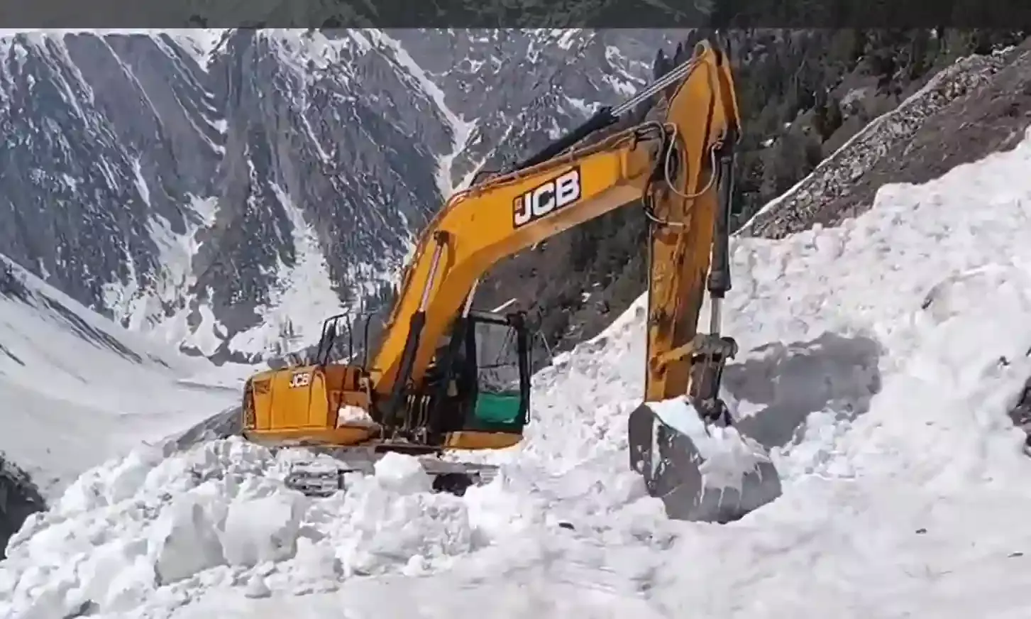 अमरनाथ यात्रा के लिए बर्फ हटाने का काम तेज़, 3 जुलाई से शुरू होगी यात्रा