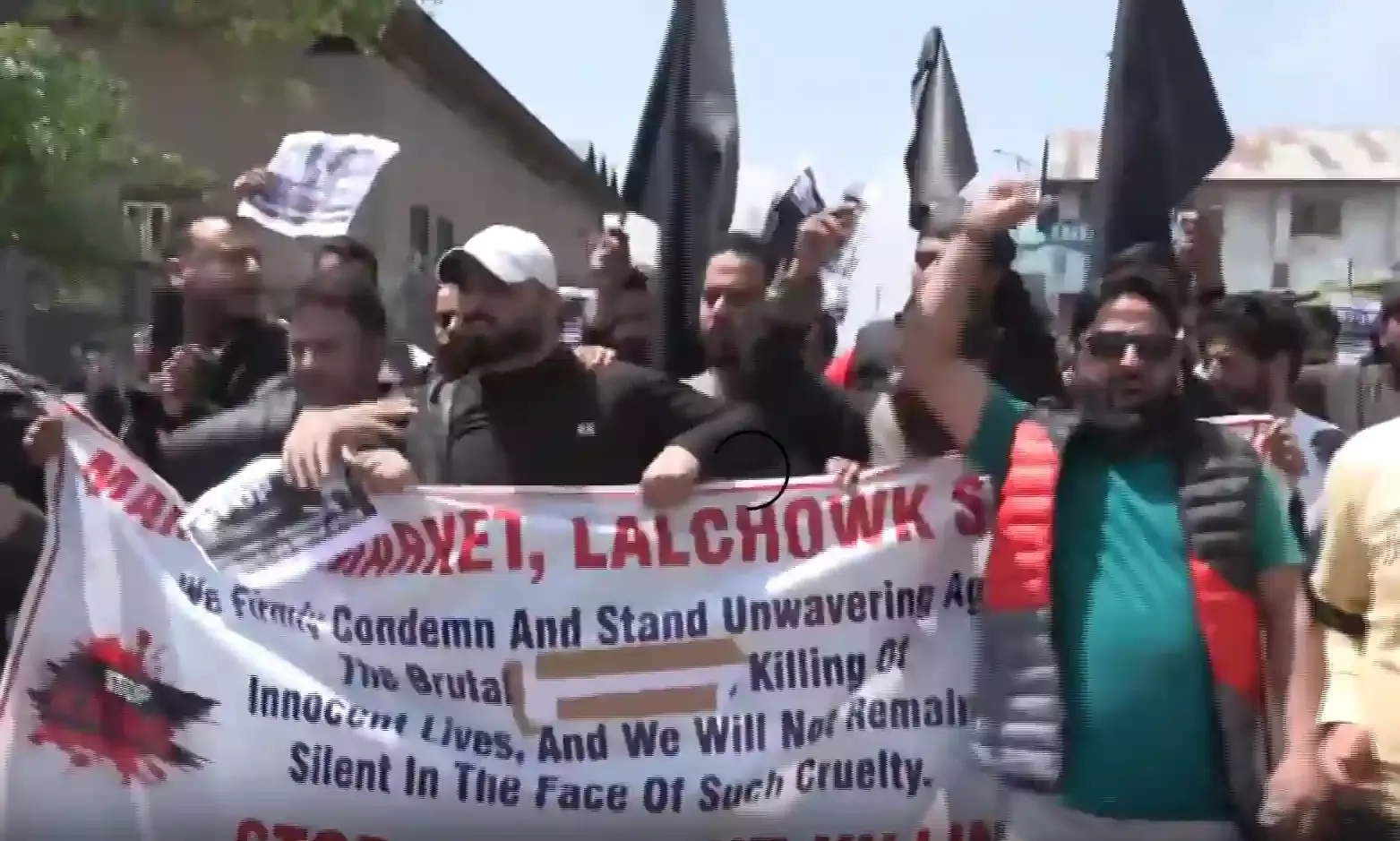 श्रीनगर: पहलगाम आतंकी हमले को लेकर लाल चौक पर विरोध प्रदर्शन