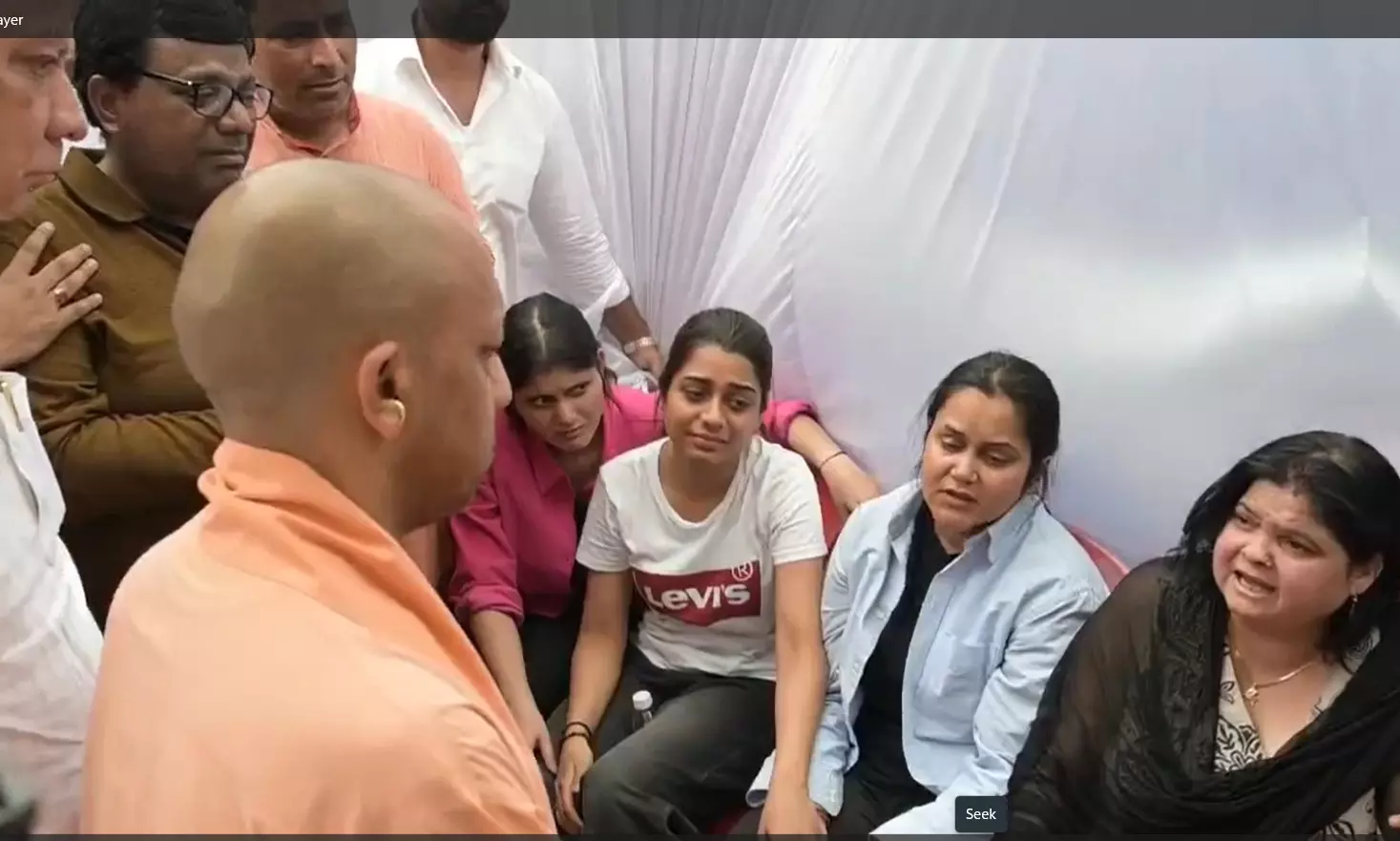 पूरी शक्ति से आतंक के विषैले फनों को कुचला जाएगाः सीएम योगी पूरी शक्ति से आतंक के विषैले फनों को कुचला जाएगाः सीएम योगी