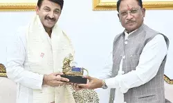 मुख्यमंत्री विष्णु देव साय से सांसद मनोज तिवारी ने की सौजन्य भेंट