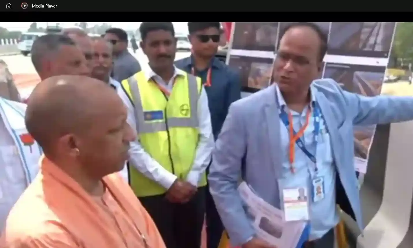 हापुड़ में सूबे के मुख्यमंत्री योगी आदित्यनाथ गंगा एक्सप्रेसवे गलियारे के कार्य की समीक्षा की हापुड़ में सूबे के मुख्यमंत्री योगी आदित्यनाथ गंगा एक्सप्रेसवे गलियारे के कार्य की समीक्षा की