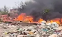 दिल्ली के रोहिणी में भीषण आग से 2 बच्चों की मौत, 800 झुग्गियां जलकर खाक दिल्ली के रोहिणी में भीषण आग से 2 बच्चों की मौत, 800 झुग्गियां जलकर खाक