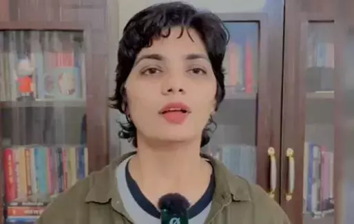 नेहा सिंह राठौर पर लखनऊ में देश द्रोह का मुकदमा दर्ज नेहा सिंह राठौर पर लखनऊ में देश द्रोह का मुकदमा दर्ज