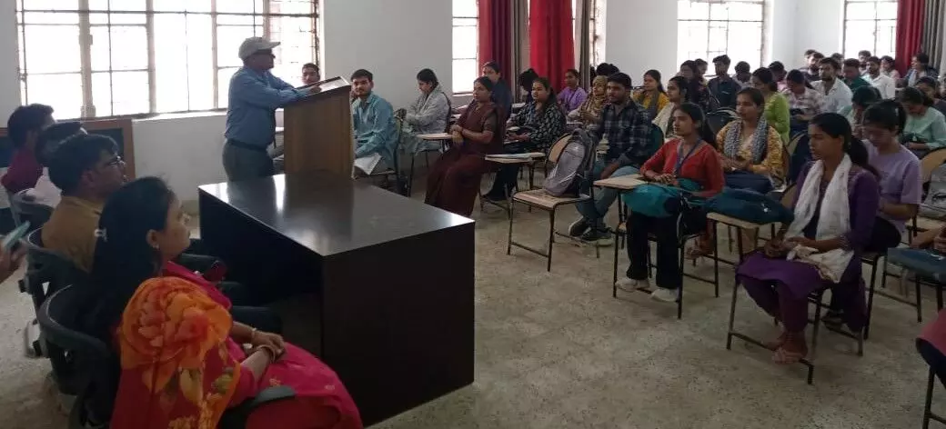 अयोध्या की पावन भूमि जैन धर्म के अनुयायियों के लिए अत्यन्त पवित्रः डाॅ0 रवीन्द्र वर्मा अयोध्या की पावन भूमि जैन धर्म के अनुयायियों के लिए अत्यन्त पवित्रः डाॅ0 रवीन्द्र वर्मा