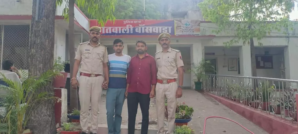 बांसवाड़ा पुलिस ने 12 करोड़ की साइबर ठगी का किया बड़ा खुलासा, दो आरोपी गिरफ्तार बांसवाड़ा पुलिस ने 12 करोड़ की साइबर ठगी का किया बड़ा खुलासा, दो आरोपी गिरफ्तार