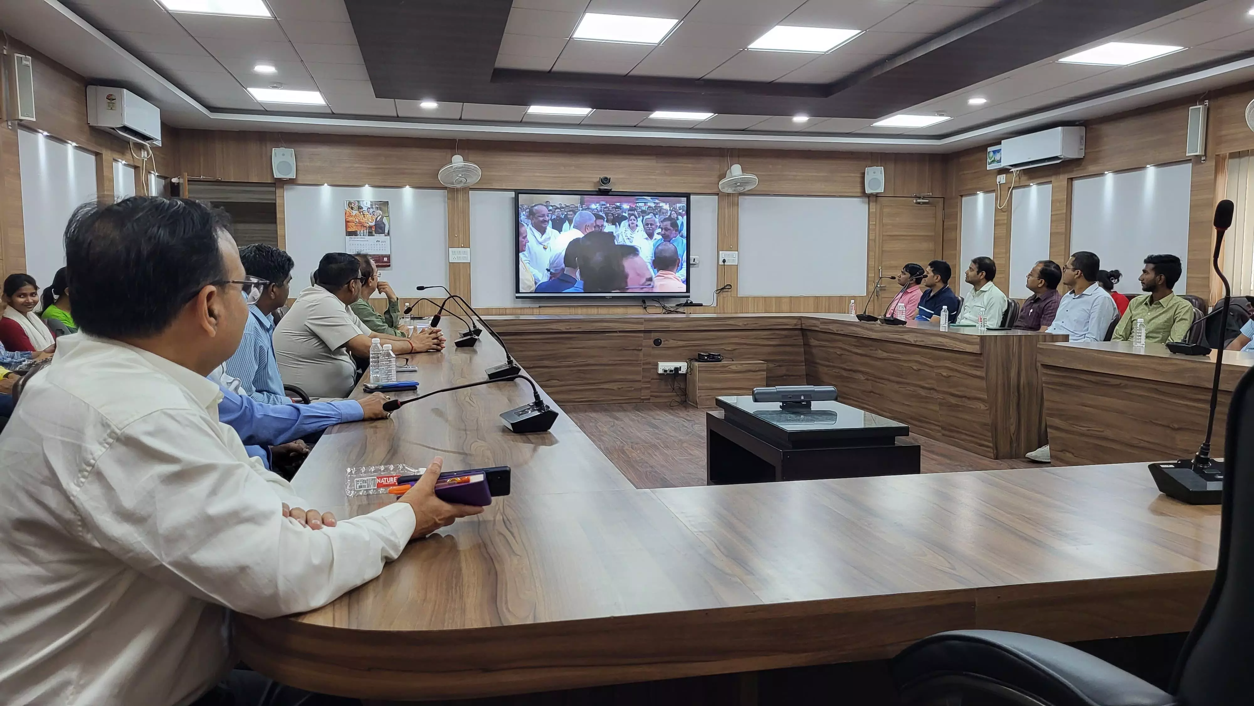 उपराष्ट्रपति ने राज्यपाल के जीवन आधारित पुस्तक का किया विमोचन उपराष्ट्रपति ने राज्यपाल के जीवन आधारित पुस्तक का किया विमोचन