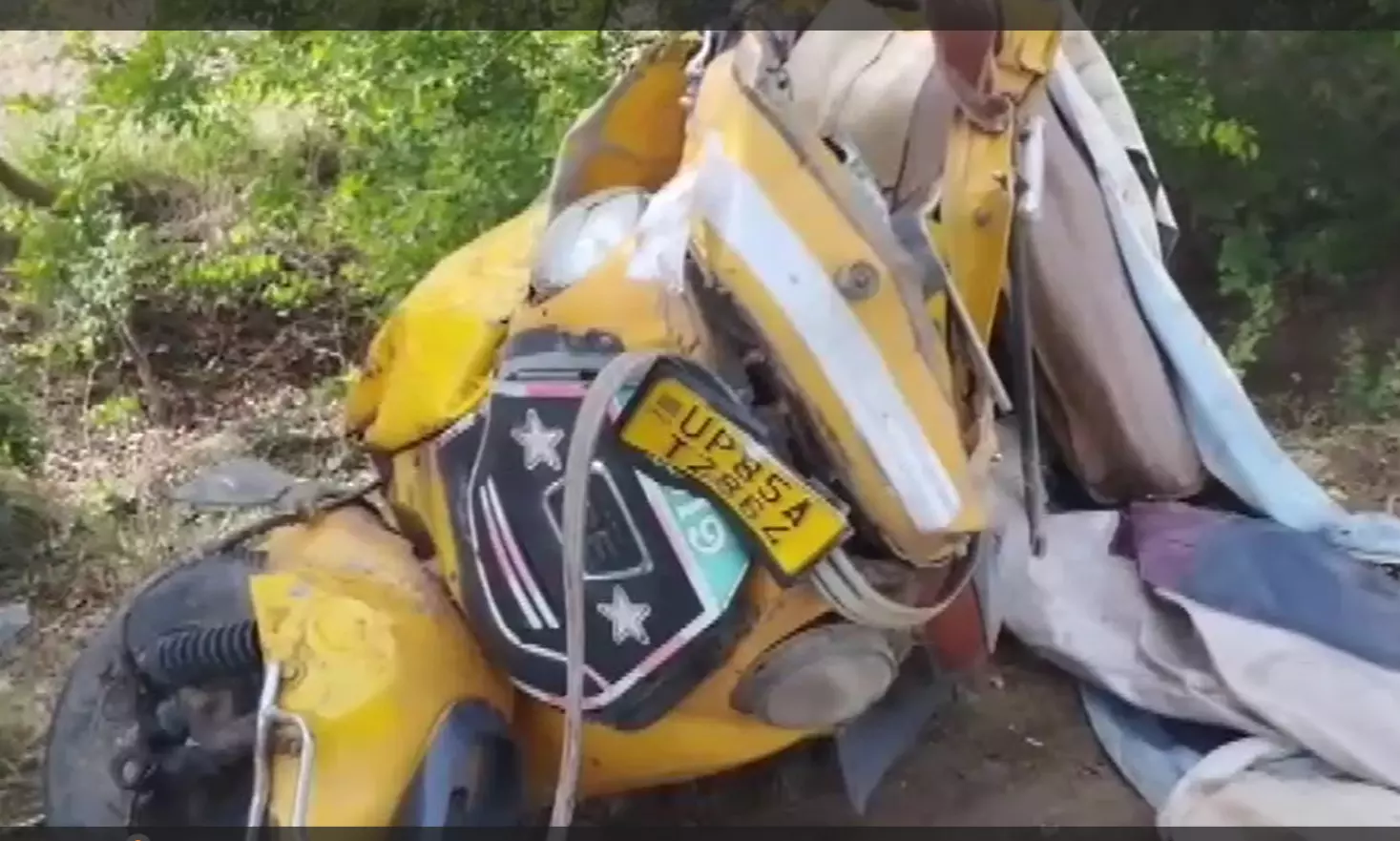 मथुरा में दर्दनाक हादसा...कार ने टेंपो में मारी टक्कर मथुरा में दर्दनाक हादसा...कार ने टेंपो में मारी टक्कर