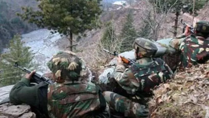 LOC पर फिर संघर्ष विराम का उल्लंघन, सेना ने की जवाबी फायरिंग LOC पर फिर संघर्ष विराम का उल्लंघन, सेना ने की जवाबी फायरिंग