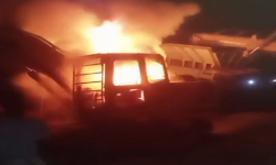 लातेहार में नक्सलियों का उत्पाद, कई वाहनों में लगाई आग