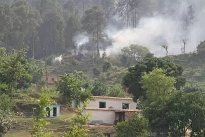 पाकिस्तान ने लगातार 12वें दिन किया संघर्ष विराम का उल्लंघन पाकिस्तान ने लगातार 12वें दिन किया संघर्ष विराम का उल्लंघन