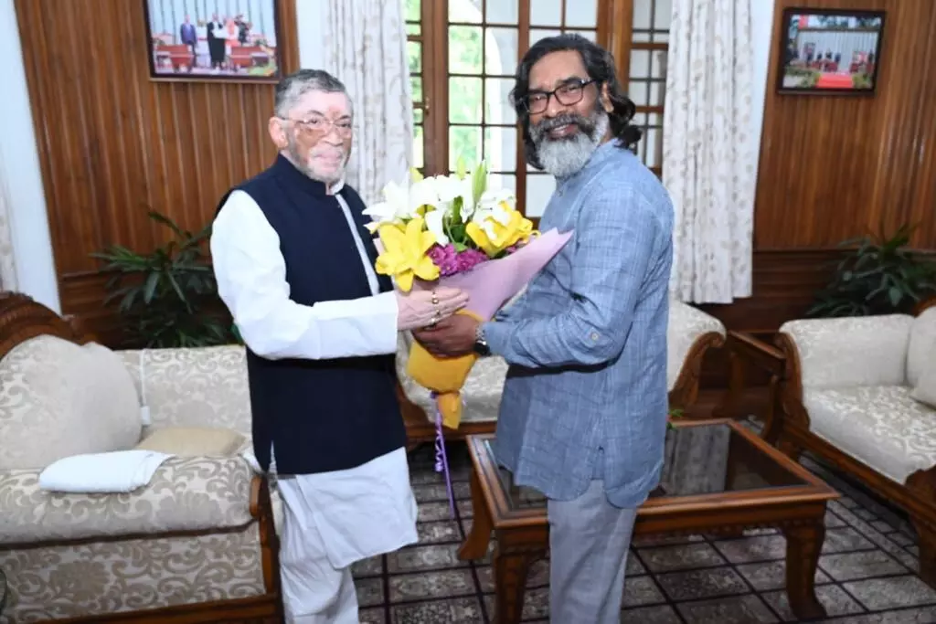 मुख्यमंत्री हेमंत सोरेन ने राज्यपाल संतोष कुमार गंगवार से की मुलाकात मुख्यमंत्री हेमंत सोरेन ने राज्यपाल संतोष कुमार गंगवार से की मुलाकात