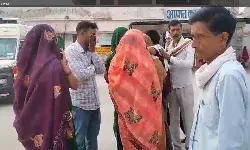 कार और बाइक की टक्कर में 6 लोगों की मौत