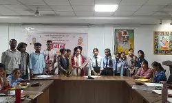 प्रतिभागी लोक कला में प्रयोग होने वाले प्रतीक चिन्हों से रूबरू हुए प्रतिभागी लोक कला में प्रयोग होने वाले प्रतीक चिन्हों से रूबरू हुए