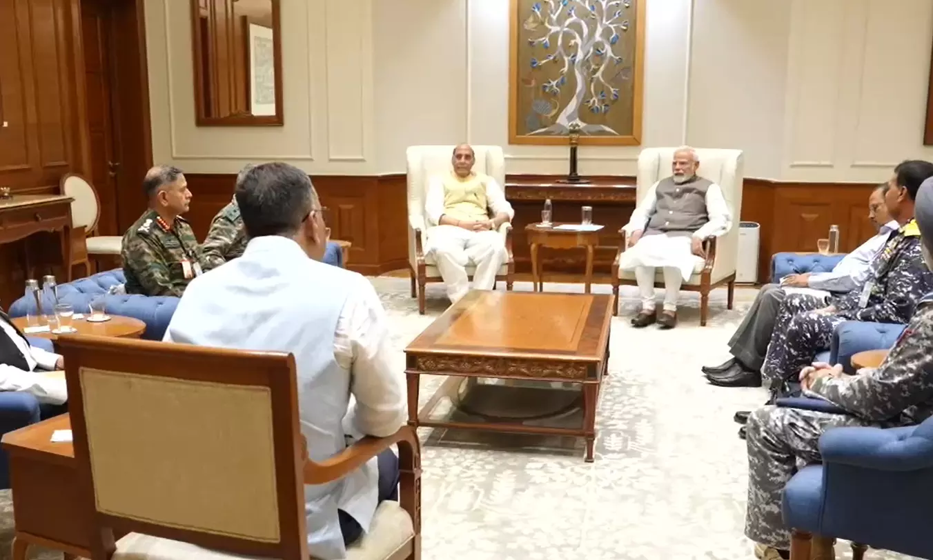 पीएम मोदी ने की अपने आवास पर उच्च स्तरीय समीक्षा बैठक पीएम मोदी ने की अपने आवास पर उच्च स्तरीय समीक्षा बैठक