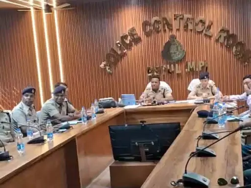 बैतूल- पुलिसकर्मियों की रद्द की छुट्टियाँ , आपातकालीन स्थिति से निपटने तैयारी तेज बैतूल- पुलिसकर्मियों की रद्द की छुट्टियाँ , आपातकालीन स्थिति से निपटने तैयारी तेज
