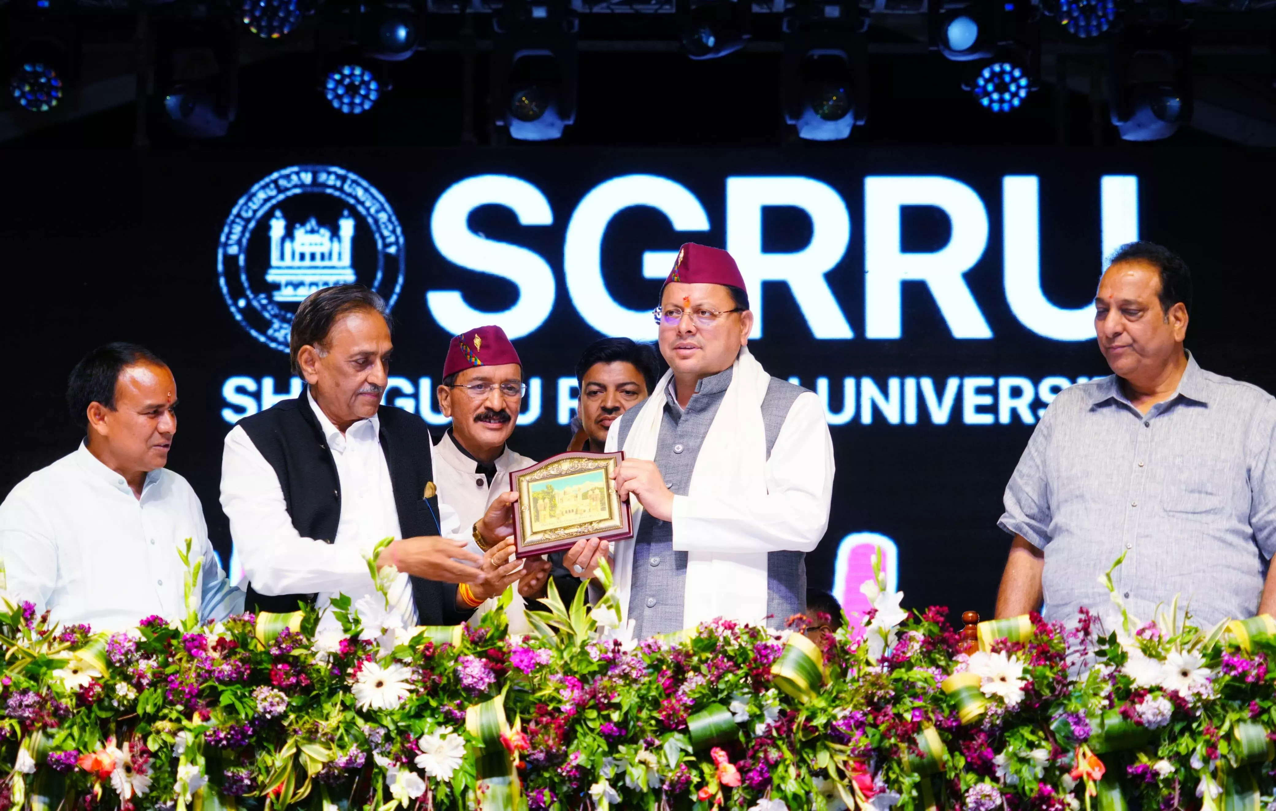 मुख्यमंत्री पुष्कर सिंह धामी ने युवाओं से देशहित को सर्वोपरि रखते हुए निष्ठा, समर्पण और ईमानदारी से कर्तव्यों के निर्वहन की अपील की मुख्यमंत्री पुष्कर सिंह धामी ने युवाओं से देशहित को सर्वोपरि रखते हुए निष्ठा, समर्पण और ईमानदारी से कर्तव्यों के निर्वहन की अपील की