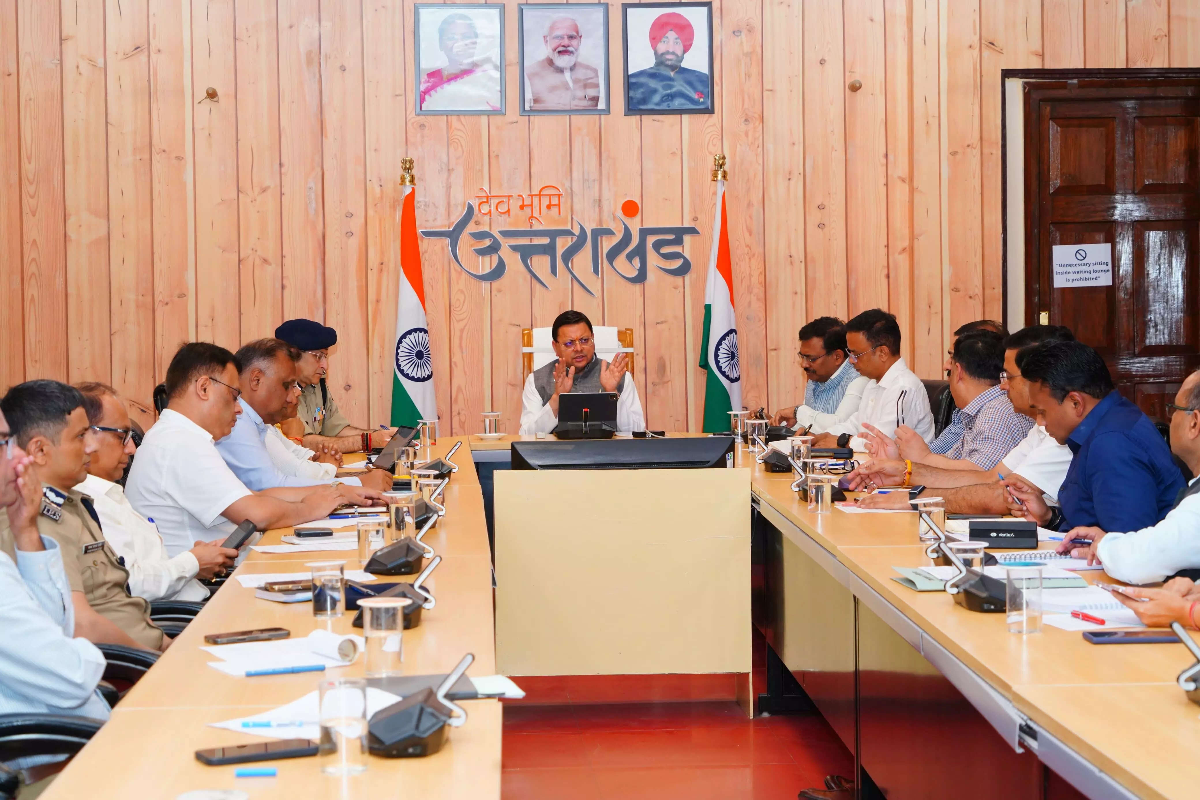उत्तराखंड के सीमावर्ती क्षेत्रों में सघन चेकिंग अभियान के साथ ही सामरिक दृष्टि से महत्वपूर्ण स्थलों की सुरक्षा को और मज़बूत बनाया जाएगा उत्तराखंड के सीमावर्ती क्षेत्रों में सघन चेकिंग अभियान के साथ ही सामरिक दृष्टि से महत्वपूर्ण स्थलों की सुरक्षा को और मज़बूत बनाया जाएगा