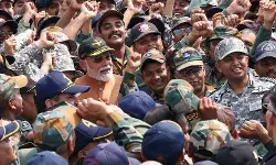 पीएम मोदी ने आदमपुर एयरबेस का किया दौरा, जवानों से की मुलाकात