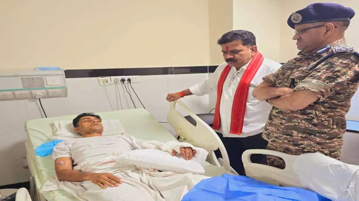 उपमुख्यमंत्री श्री शर्मा ने दिल्ली एम्स में नक्सल हमले में घायल जवानों से मुलाकात कर बढ़ाया हौसला उपमुख्यमंत्री श्री शर्मा ने दिल्ली एम्स में नक्सल हमले में घायल जवानों से मुलाकात कर बढ़ाया हौसला