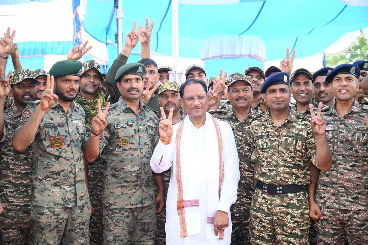 नक्सल विरोधी अभियान की सफलता के बाद गलगम पहुंचे मुख्यमंत्री, जवानों से किया संवाद