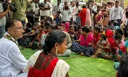 नक्सल प्रभावित गांव मुलेर पहुंचे मुख्यमंत्री, चौपाल लगाकर सुनीं समास्याएं