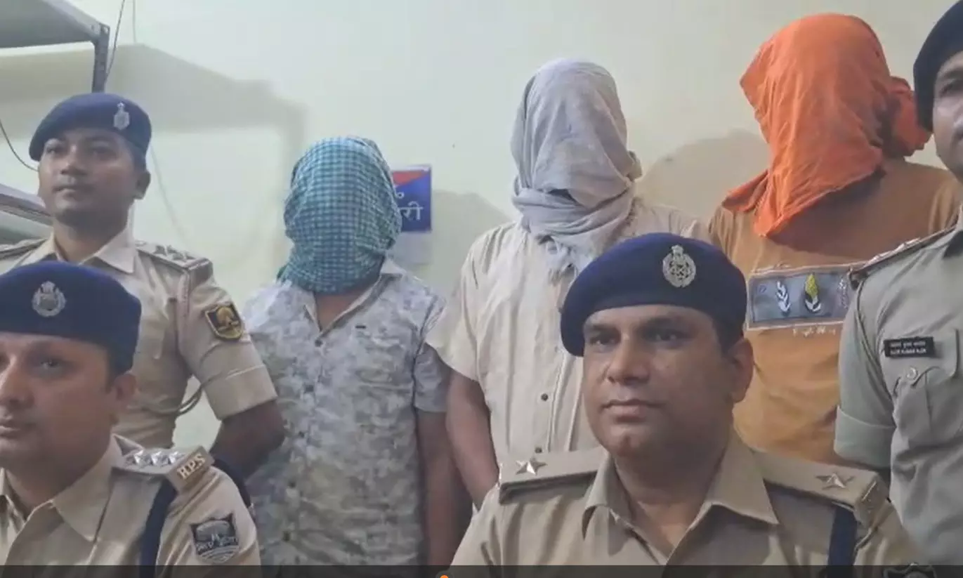 फर्जी CBI अधिकारी बन लूटपाट करने वाले 3 अपराधी गिरफ्तार फर्जी CBI अधिकारी बन लूटपाट करने वाले 3 अपराधी गिरफ्तार