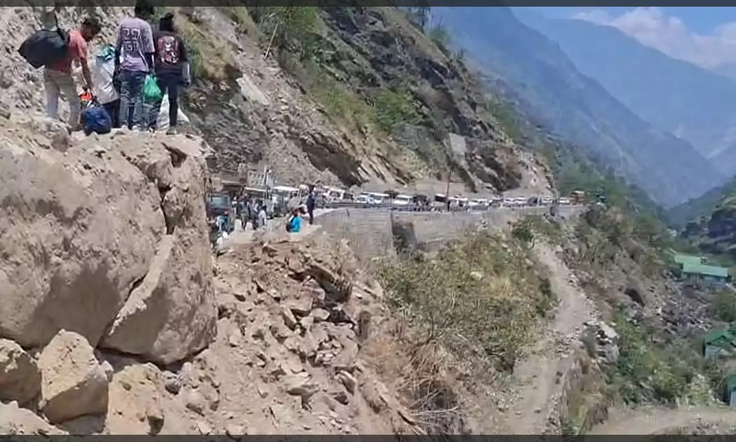 उत्तराखंड : भूस्खलन से आदि कैलाश यात्रा बाधित उत्तराखंड : भूस्खलन से आदि कैलाश यात्रा बाधित