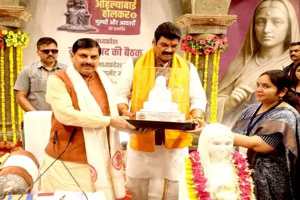 इंदौर- मुख्यमंत्री डॉ. यादव का गेहूँ के रिकार्ड उपार्जन पर खाद्य मंत्री ने किया अभिनंदन इंदौर- मुख्यमंत्री डॉ. यादव का गेहूँ के रिकार्ड उपार्जन पर खाद्य मंत्री ने किया अभिनंदन