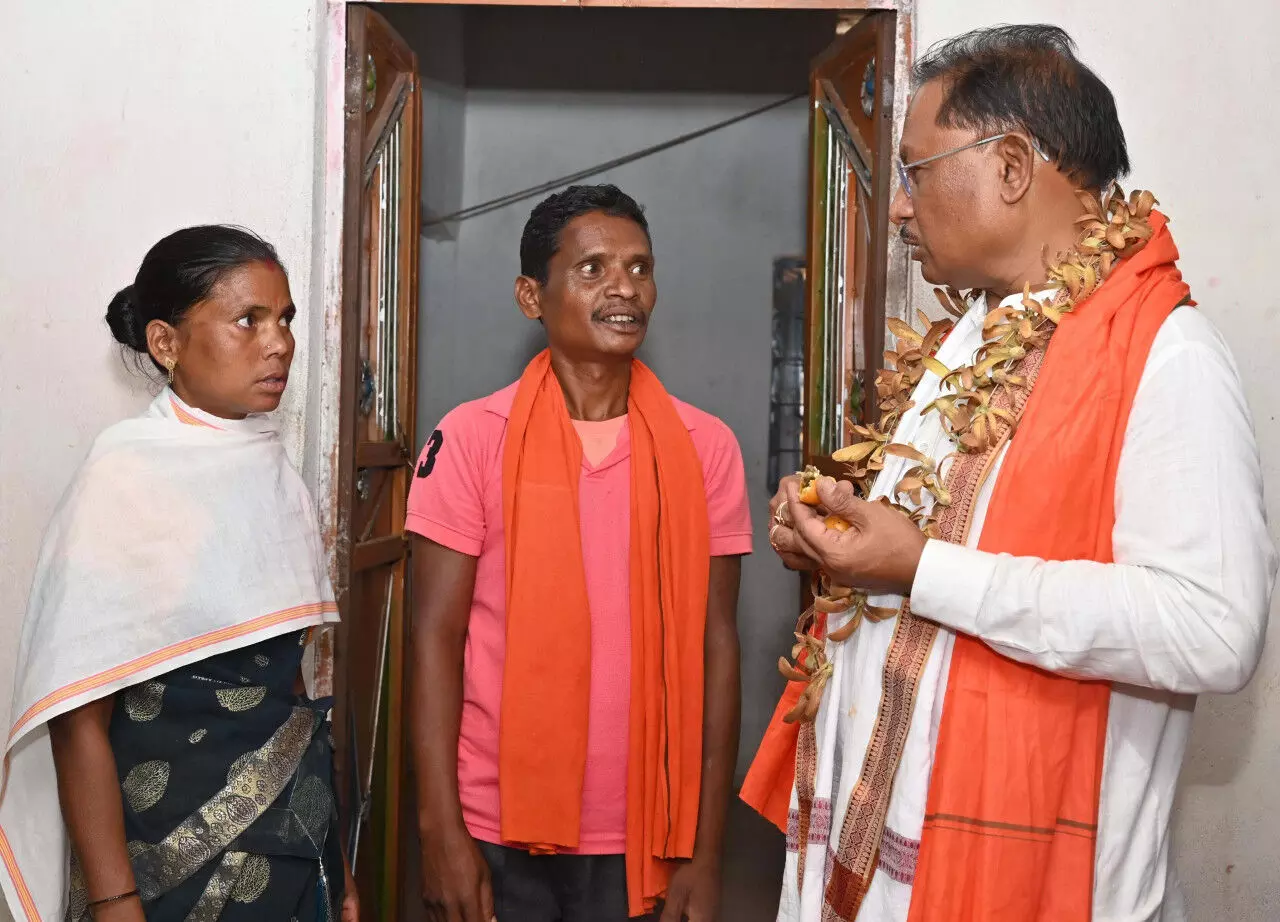 पहाड़ी कोरवा के पीएम जनमन आवास में पहुंचे मुख्यमंत्री पहाड़ी कोरवा के पीएम जनमन आवास में पहुंचे मुख्यमंत्री