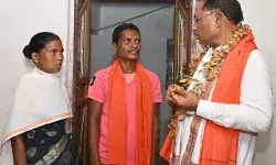 पहाड़ी कोरवा के पीएम जनमन आवास में पहुंचे मुख्यमंत्री