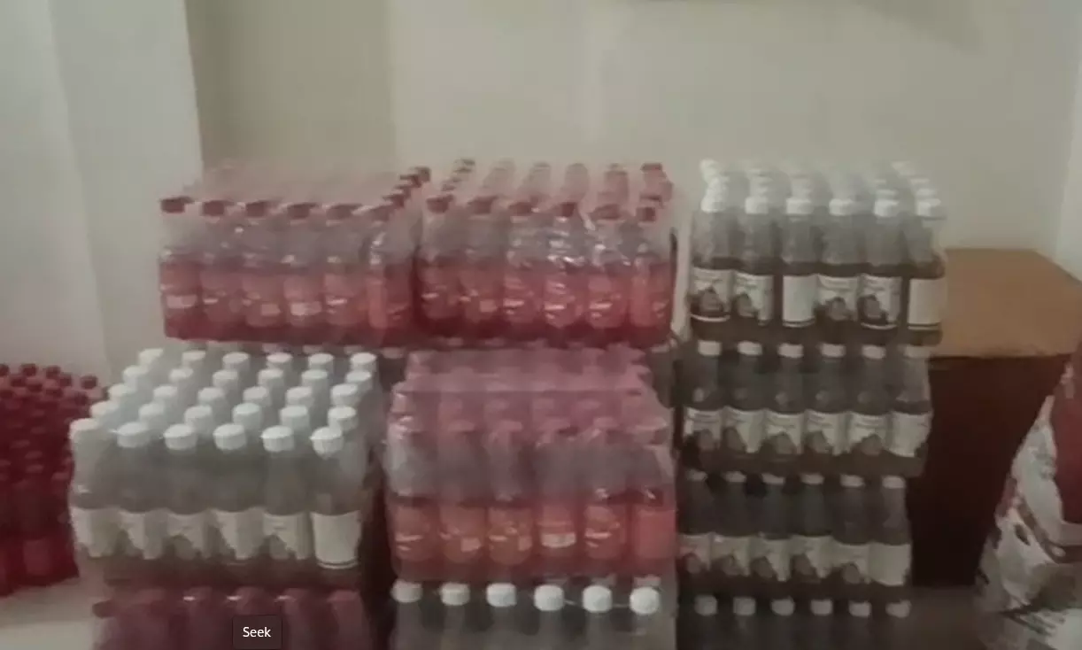पेय पदार्थ बनाने वाली फ़र्ज़ी कोल्ड्रिंक फैक्ट्री का भंडाफोड़ पेय पदार्थ बनाने वाली फ़र्ज़ी कोल्ड्रिंक फैक्ट्री का भंडाफोड़