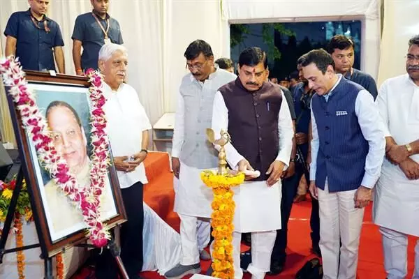 जबलपुर- मुख्यमंत्री डॉ. यादव ने जवाहरलाल दर्डा की कांस्य प्रतिमा का किया अनावरण जबलपुर- मुख्यमंत्री डॉ. यादव ने जवाहरलाल दर्डा की कांस्य प्रतिमा का किया अनावरण