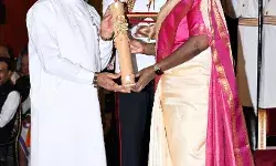 भोपाल- राष्ट्रपति द्रौपदी मुर्मु ने जगदीश जोशीला को साहित्य और शिक्षा के क्षेत्र में प्रदान किया पद्मश्री भोपाल- राष्ट्रपति द्रौपदी मुर्मु ने जगदीश जोशीला को साहित्य और शिक्षा के क्षेत्र में प्रदान किया पद्मश्री