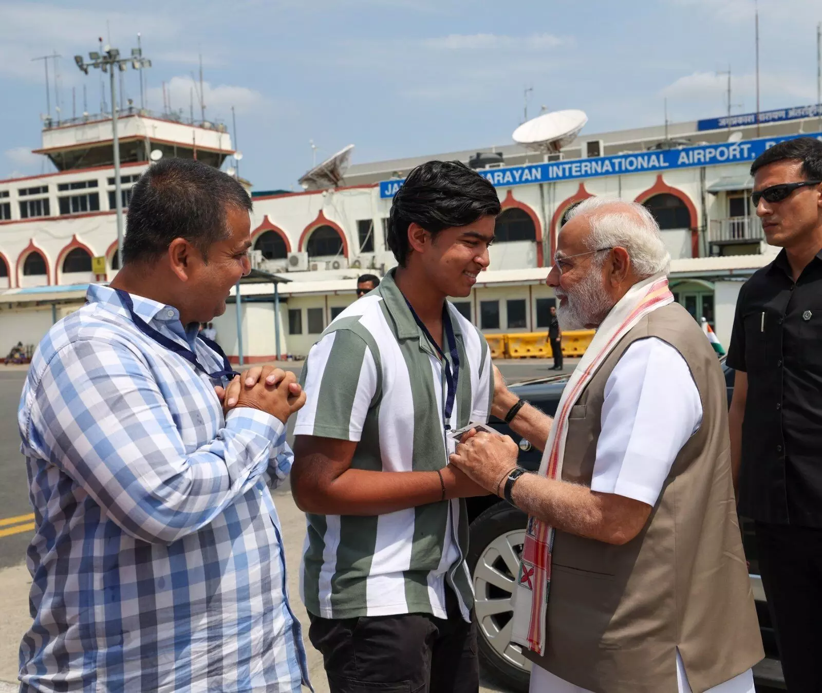 पीएम मोदी से मिले वैभव सूर्यवंशी, पैर छूकर लिया आशीर्वाद पीएम मोदी से मिले वैभव सूर्यवंशी, पैर छूकर लिया आशीर्वाद