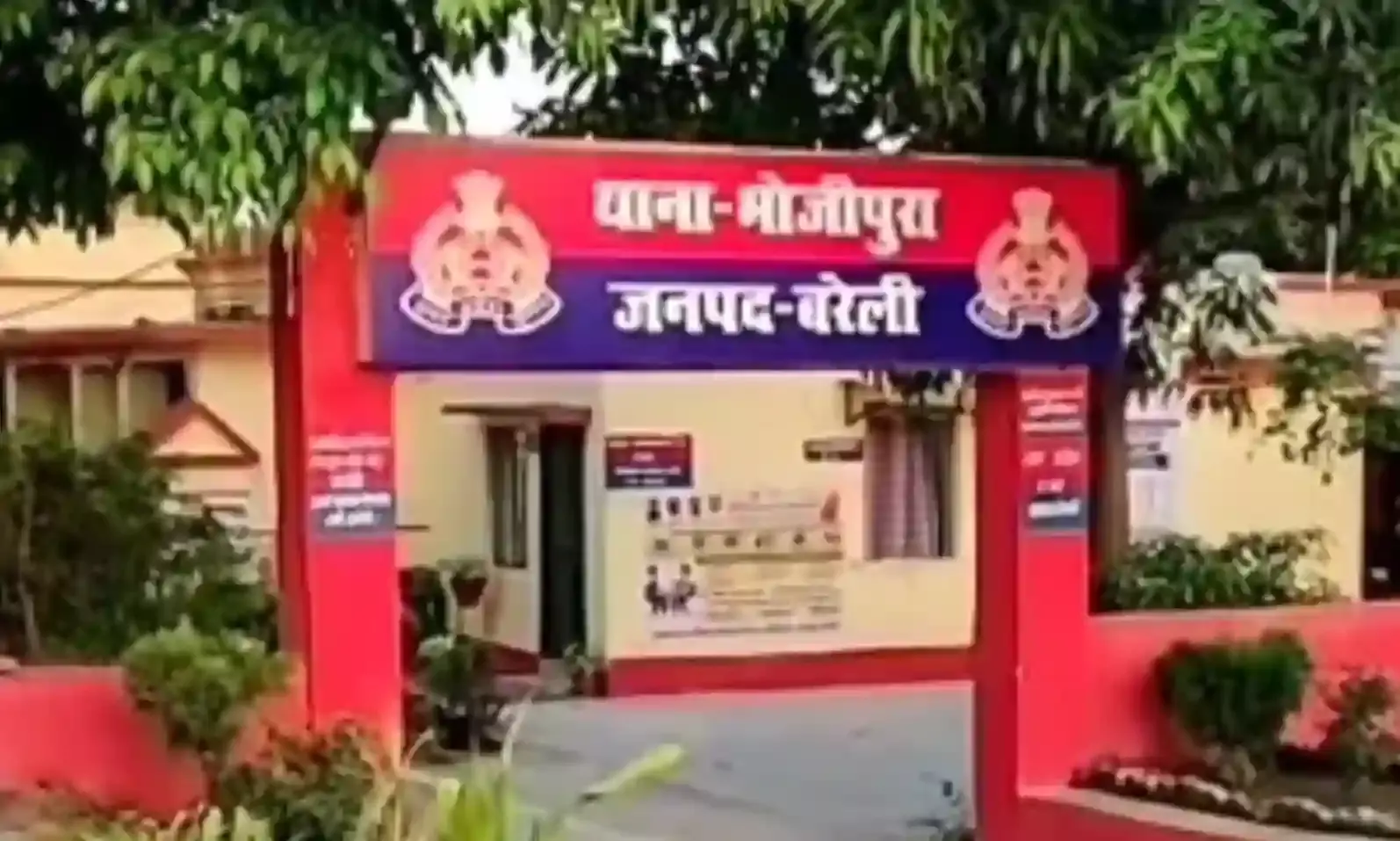 рдмрд░реЗрд▓реА рдкреБрд▓рд┐рд╕ рдиреЗ рдЕрдВрддрд░реНрд░рд╛рдЬреНрдпреАрдп рдлрд░реНрдЬреАрд╡рд╛рдбрд╝рд╛ рдЧреИрдВрдЧ рдХрд╛ рднрдВрдбрд╛рдлреЛрдбрд╝ рдХрд┐рдпрд╛, 650 рд╕реЗ рдЕрдзрд┐рдХ рдирдХрд▓реА рджрд╕реНрддрд╛рд╡реЗрдЬ рдмрдирд╛рдП рдЬрд╛рдиреЗ рдХрд╛ рдорд╛рдорд▓рд╛ рдмрд░реЗрд▓реА рдкреБрд▓рд┐рд╕ рдиреЗ рдЕрдВрддрд░реНрд░рд╛рдЬреНрдпреАрдп рдлрд░реНрдЬреАрд╡рд╛рдбрд╝рд╛ рдЧреИрдВрдЧ рдХрд╛ рднрдВрдбрд╛рдлреЛрдбрд╝ рдХрд┐рдпрд╛, 650 рд╕реЗ рдЕрдзрд┐рдХ рдирдХрд▓реА рджрд╕реНрддрд╛рд╡реЗрдЬ рдмрдирд╛рдП рдЬрд╛рдиреЗ рдХрд╛ рдорд╛рдорд▓рд╛