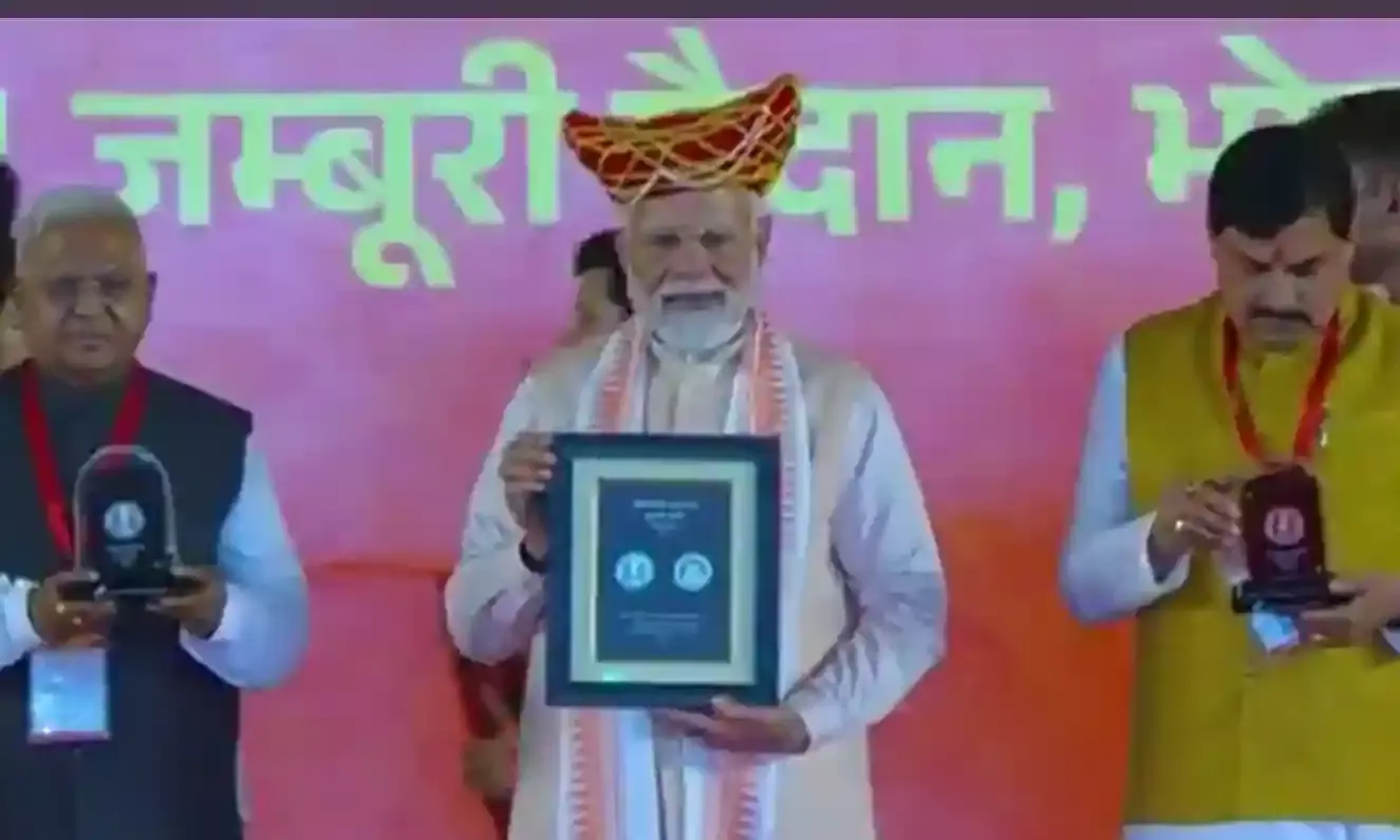 भोपाल- प्रधानमंत्री श्री मोदी ने जारी किया देवी अहिल्याबाई होलकर जी की 300 वीं जयंती पर 300 रूपये का सिक्का