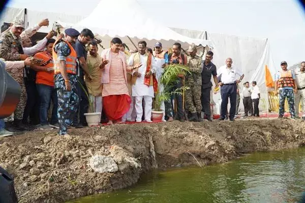 मुख्यमंत्री डॉ. यादव ने 864 करोड़ रुपए की लागत से 29 किमी के शिप्रा घाट निर्माण तथा 21 बैराजों के निर्माण कार्यों का शिलान्यास किया