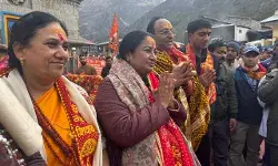 केदारनाथ धाम पहुंची दिल्ली की सीएम रेखा गुप्ता