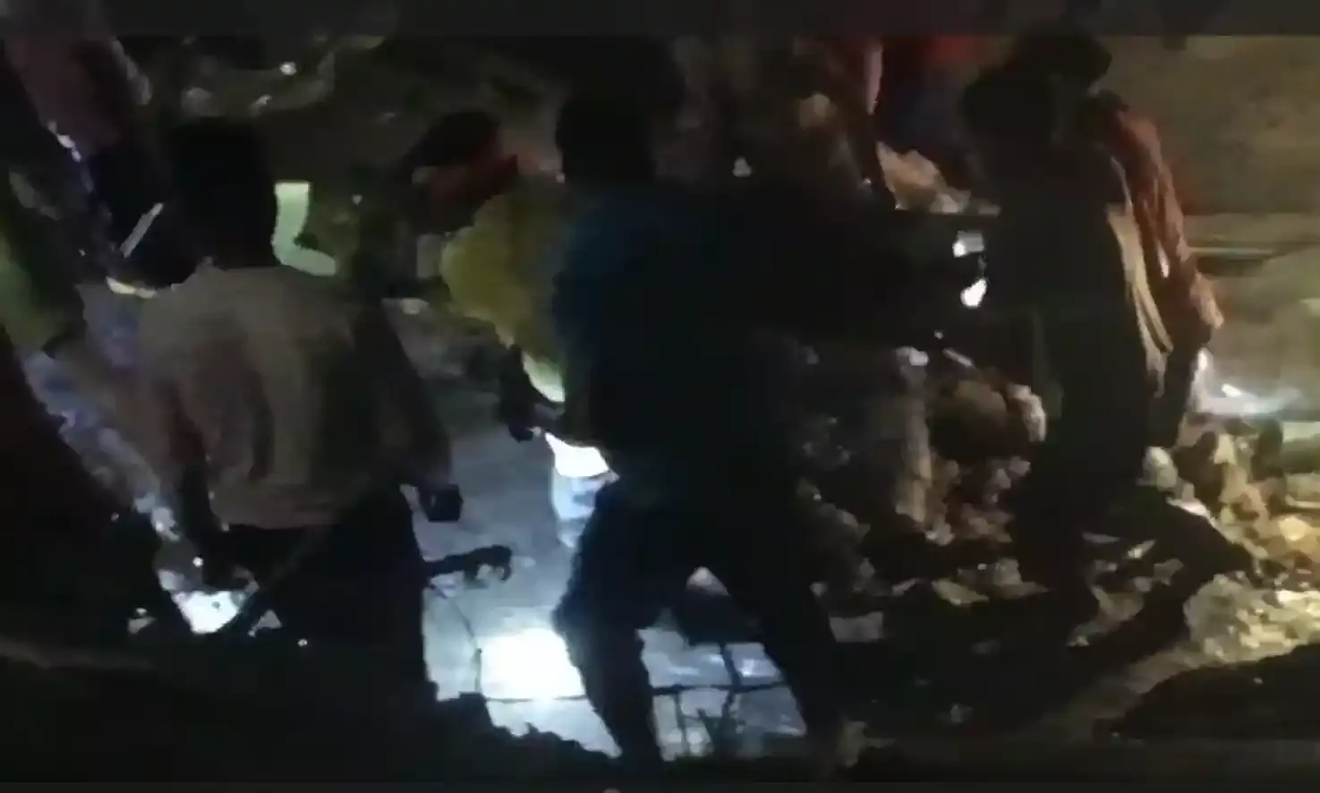 हजारीबाग:अवैध माइंस में फंसे तीन मजदूर का शव बरामद