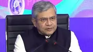तत्काल टिकट बुक करने के लिए शीघ्र ही ई-आधार प्रमाणीकरण का उपयोग करना शुरू किया जाएगा: रेल मंत्री अश्विनी वैष्णव तत्काल टिकट बुक करने के लिए शीघ्र ही ई-आधार प्रमाणीकरण का उपयोग करना शुरू किया जाएगा: रेल मंत्री अश्विनी वैष्णव
