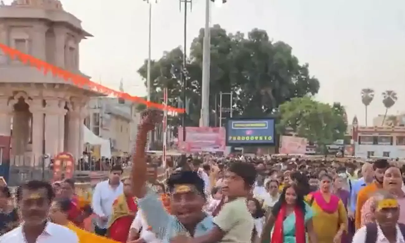 निर्जला एकादशी के पावन अवसर पर श्री राम जन्मभूमि मंदिर में श्रद्धालुओं की भारी भीड़ उमड़ पड़ी निर्जला एकादशी के पावन अवसर पर श्री राम जन्मभूमि मंदिर में श्रद्धालुओं की भारी भीड़ उमड़ पड़ी