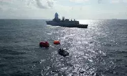 भारतीय नौसेना ने तटरक्षक बल के साथ सिंगापुर के एमवी वान हेई 503 जहाज के चालक दल के 18 सदस्यों को सुरक्षित बचाया भारतीय नौसेना ने तटरक्षक बल के साथ सिंगापुर के एमवी वान हेई 503 जहाज के चालक दल के 18 सदस्यों को सुरक्षित बचाया