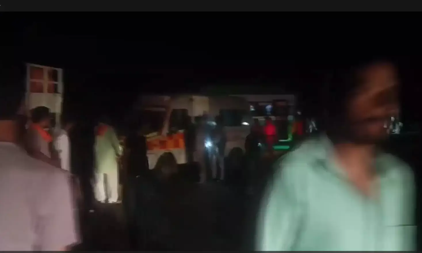 рдкреАрд░ рдирд┐рдЧрд╛рд╣ рдордВрджрд┐рд░ рдХреЗ рдкрд╛рд╕ рджрд░реНрджрдирд╛рдХ рд╣рд╛рджрд╕рд╛: рд╢реНрд░рджреНрдзрд╛рд▓реБрдУрдВ рд╕реЗ рднрд░реА рдкрд┐рдХрдЕрдк рдЦрд╛рдИ рдореЗрдВ рдЧрд┐рд░реА, рдПрдХ рдХреА рдореМрдд, 29 рдШрд╛рдпрд▓ рдкреАрд░ рдирд┐рдЧрд╛рд╣ рдордВрджрд┐рд░ рдХреЗ рдкрд╛рд╕ рджрд░реНрджрдирд╛рдХ рд╣рд╛рджрд╕рд╛: рд╢реНрд░рджреНрдзрд╛рд▓реБрдУрдВ рд╕реЗ рднрд░реА рдкрд┐рдХрдЕрдк рдЦрд╛рдИ рдореЗрдВ рдЧрд┐рд░реА, рдПрдХ рдХреА рдореМрдд, 29 рдШрд╛рдпрд▓